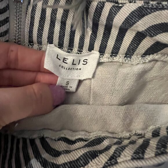 lelis collection denim mini skirt with pockets - Picture 2 of 3